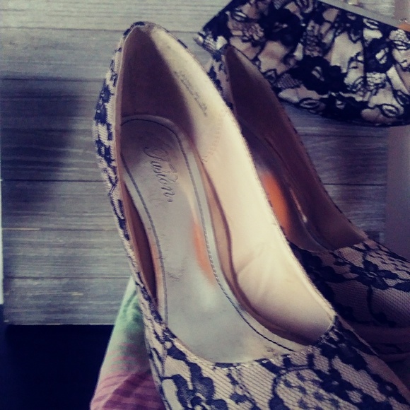 Dress - Picture 4 of 4